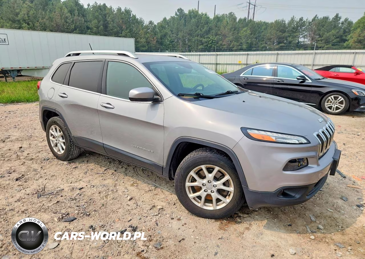 2015 Jeep Cherokee Latitude VIN:1C4PJMCS8FW625591 - 4