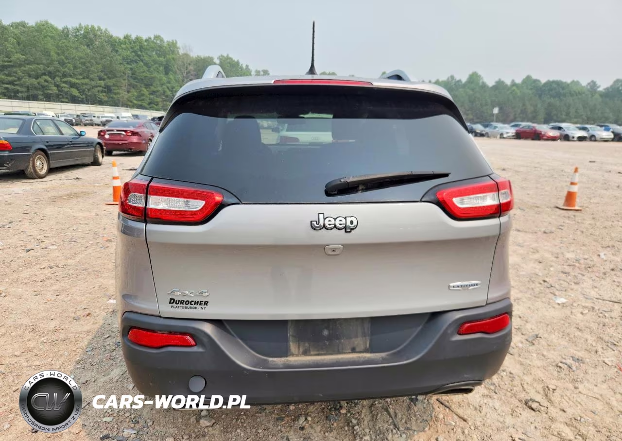 2015 Jeep Cherokee Latitude VIN:1C4PJMCS8FW625591 - 6