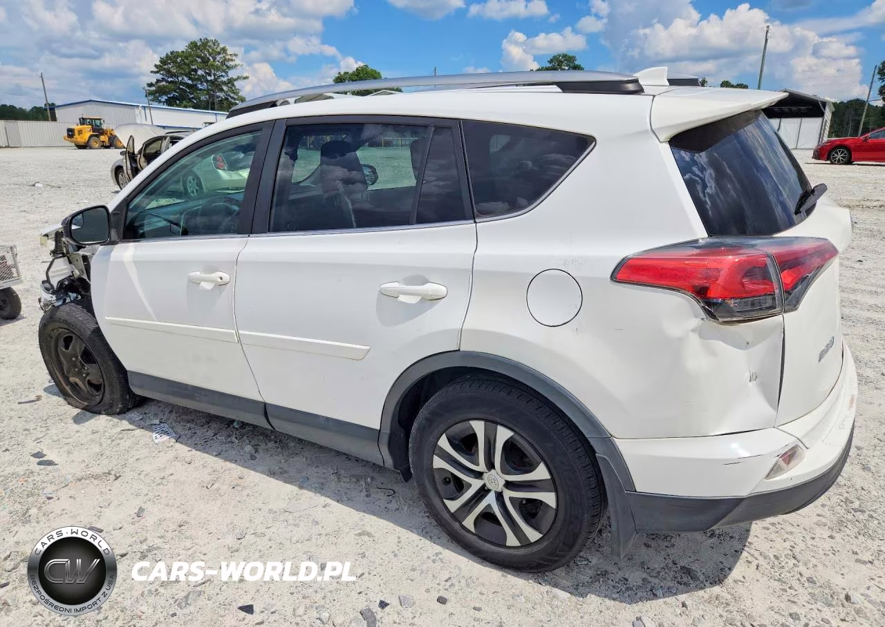 2018 Toyota Rav4 Le VIN:2T3BFREV0JW748941 - 2