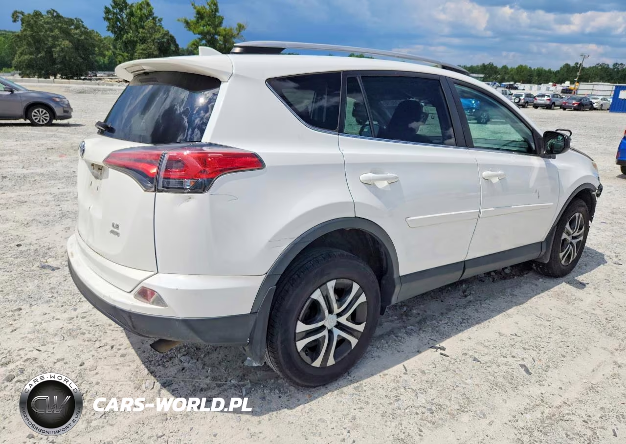 2018 Toyota Rav4 Le VIN:2T3BFREV0JW748941 - 3