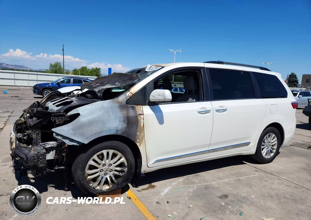 2016 Toyota Sienna Xle 8-Passenger – zdjęcie 1 z 13