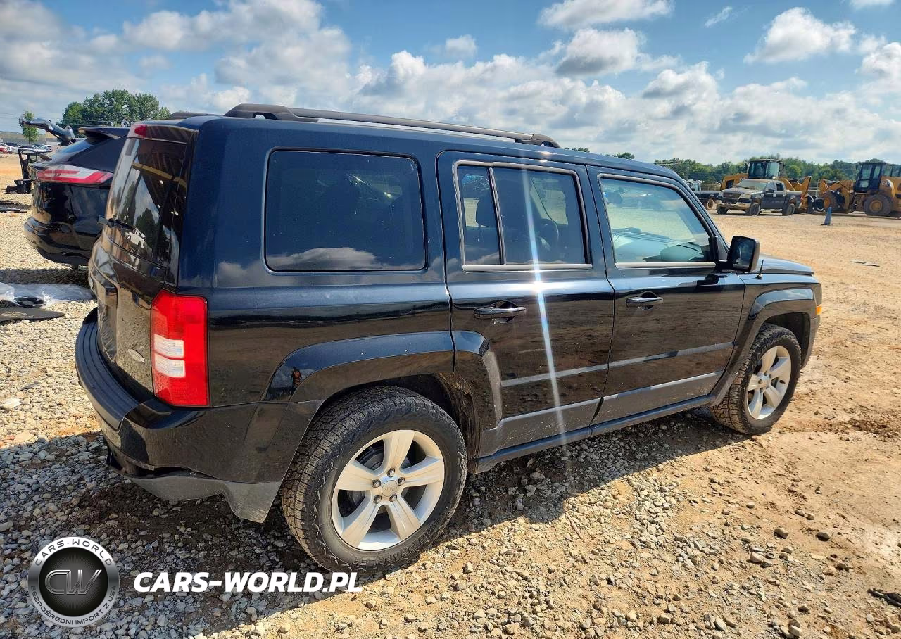 2015 Jeep Patriot Latitude VIN:1C4NJPFB0FD379927 - 3