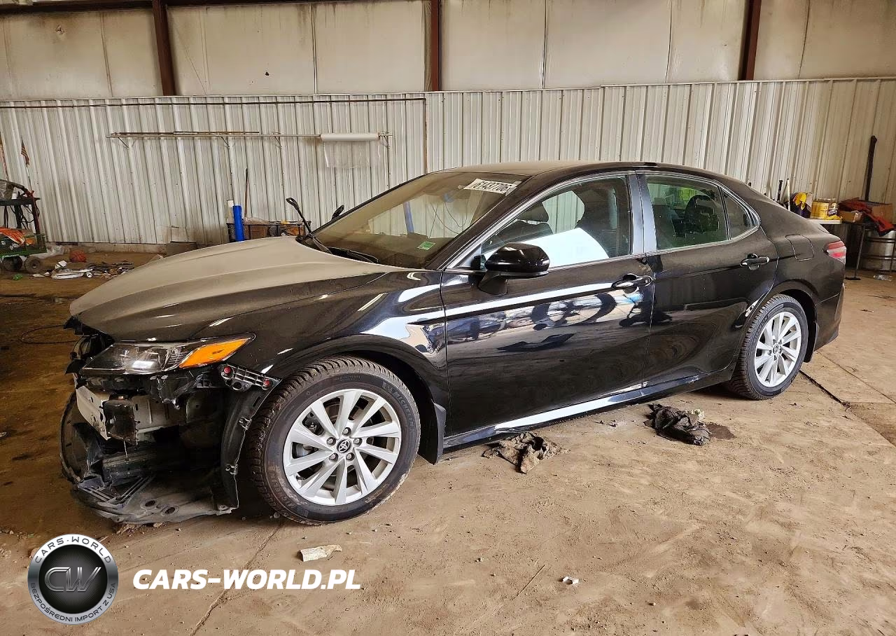 2022 Toyota Camry Le – zdjęcie 1 z 13