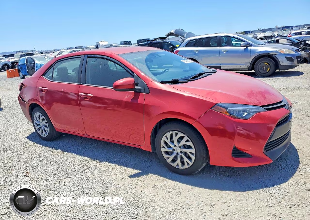 2018 Toyota Corolla Le VIN:2T1BURHE0JC035369 - 4