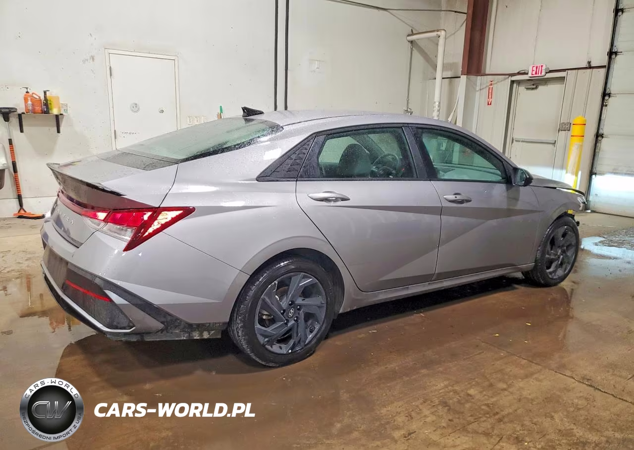 2026 Hyundai Elantra Sel Sport VIN:KMHLM4DG0TU121670 - 3