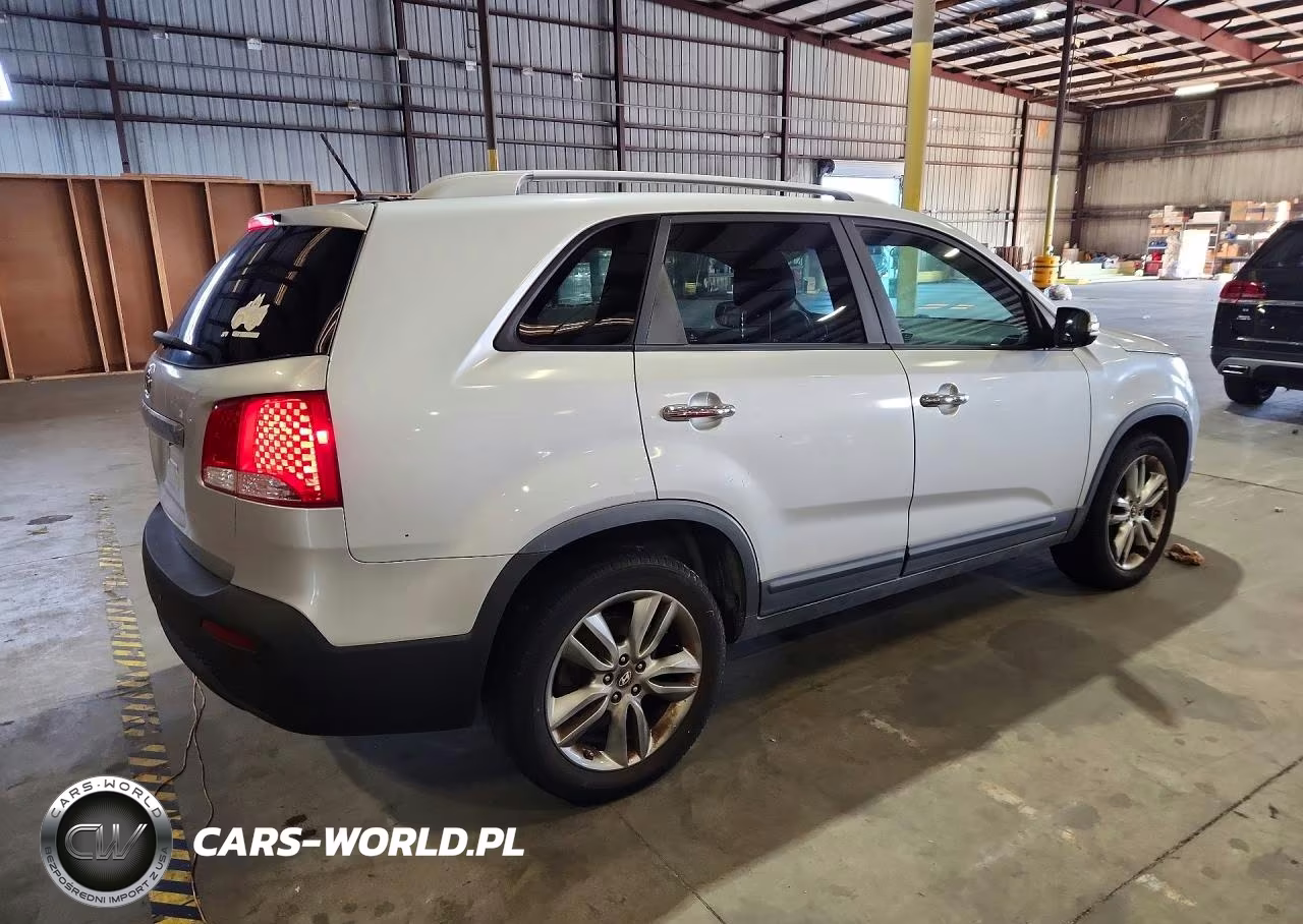 2011 Kia Sorento Lx VIN:5XYKT4A16BG111695 - 3