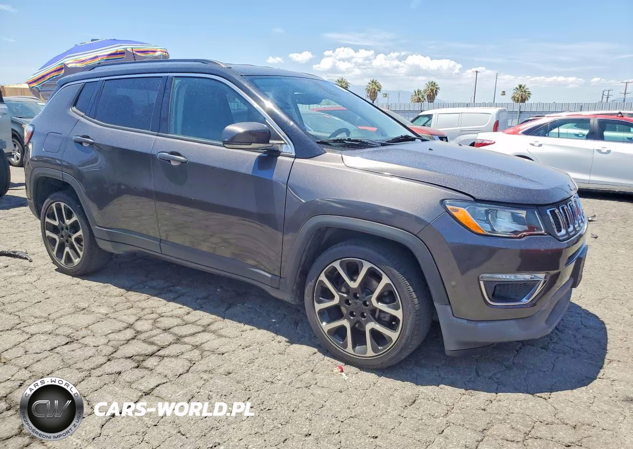 2019 Jeep Compass Limited VIN:3C4NJCCB2KT615074 - 4