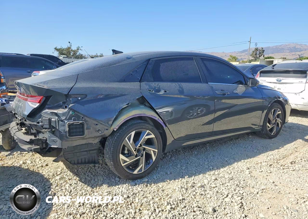 2025 Hyundai Elantra Limited VIN:KMHLN4DJ1SU129591 - 3