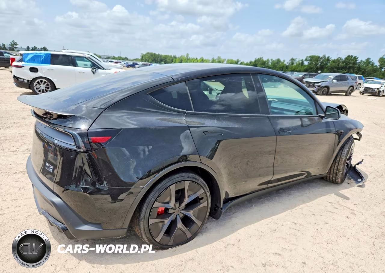2026 Tesla Model Y VIN:7SAYGDET4TA721937 - 3