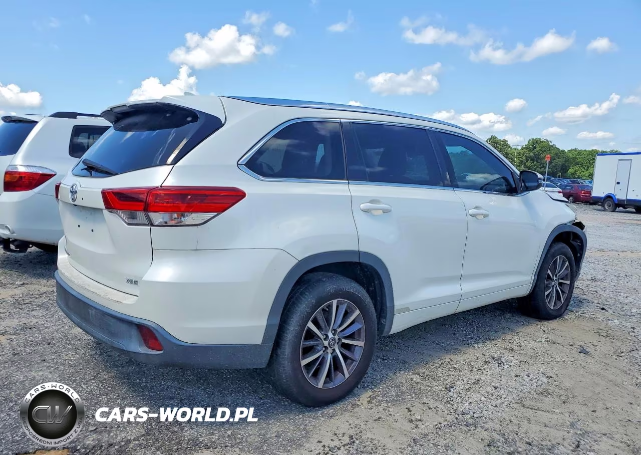 2017 Toyota Highlander Xle VIN:5TDKZRFH1HS511855 - 3