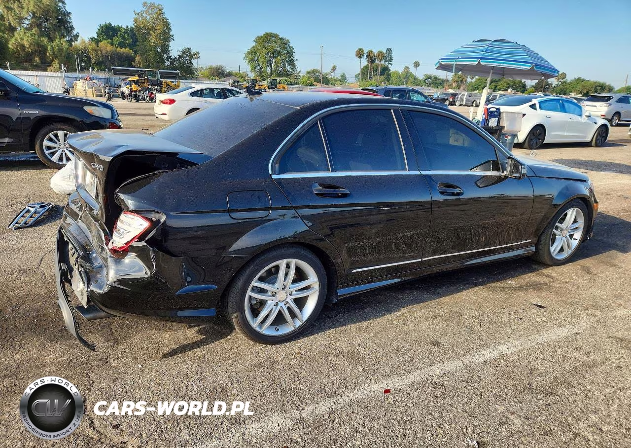 2012 Mercedes-Benz C 300 4Matic VIN:WDDGF8BB0CR204331 - 3