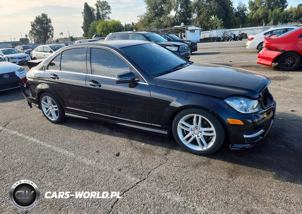 2012 Mercedes-Benz C 300 4Matic VIN:WDDGF8BB0CR204331 - 4