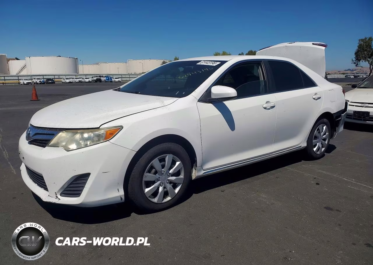 2014 Toyota Camry Le – zdjęcie 1 z 12