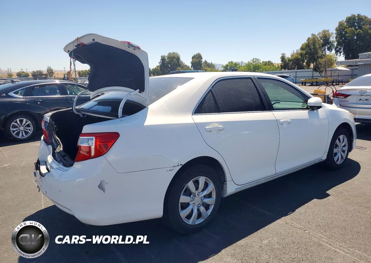 2014 Toyota Camry Le VIN:4T4BF1FK0ER409378 - 3
