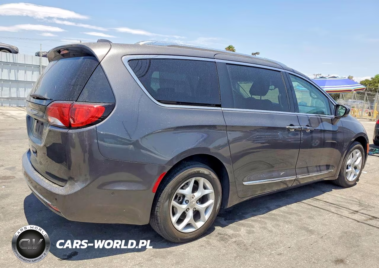 2018 Chrysler Pacifica Touring L VIN:2C4RC1BG8JR112356 - 3