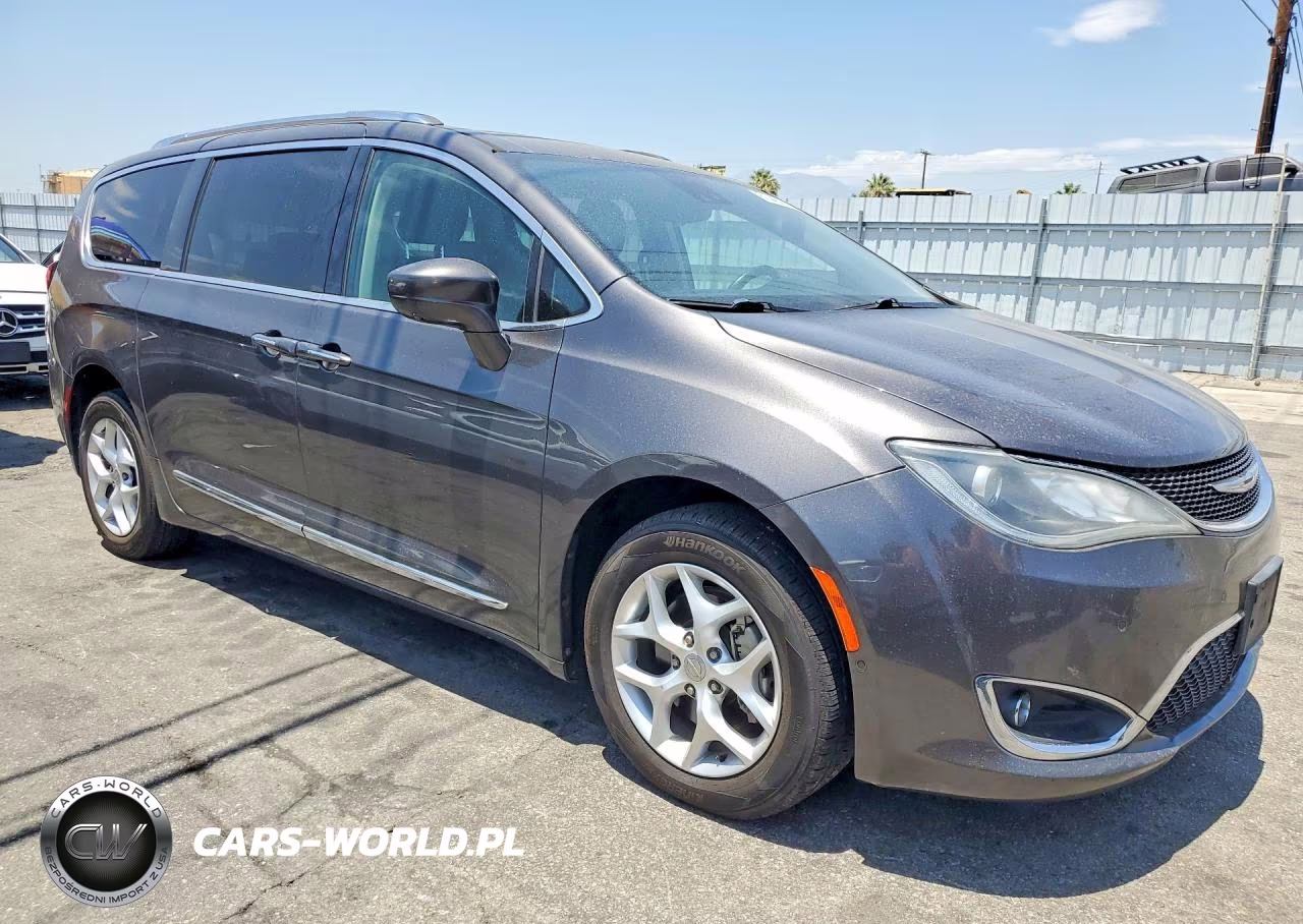 2018 Chrysler Pacifica Touring L VIN:2C4RC1BG8JR112356 - 4