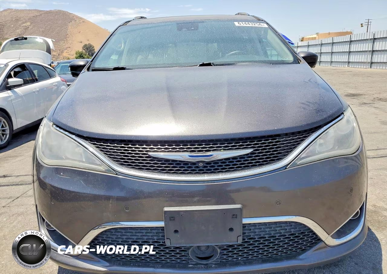 2018 Chrysler Pacifica Touring L VIN:2C4RC1BG8JR112356 - 5