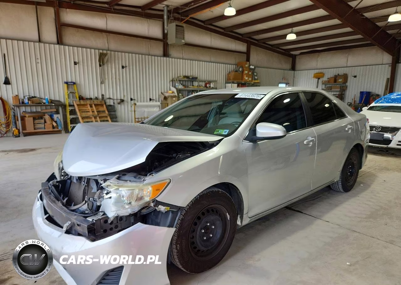 2014 Toyota Camry Le – zdjęcie 1 z 12