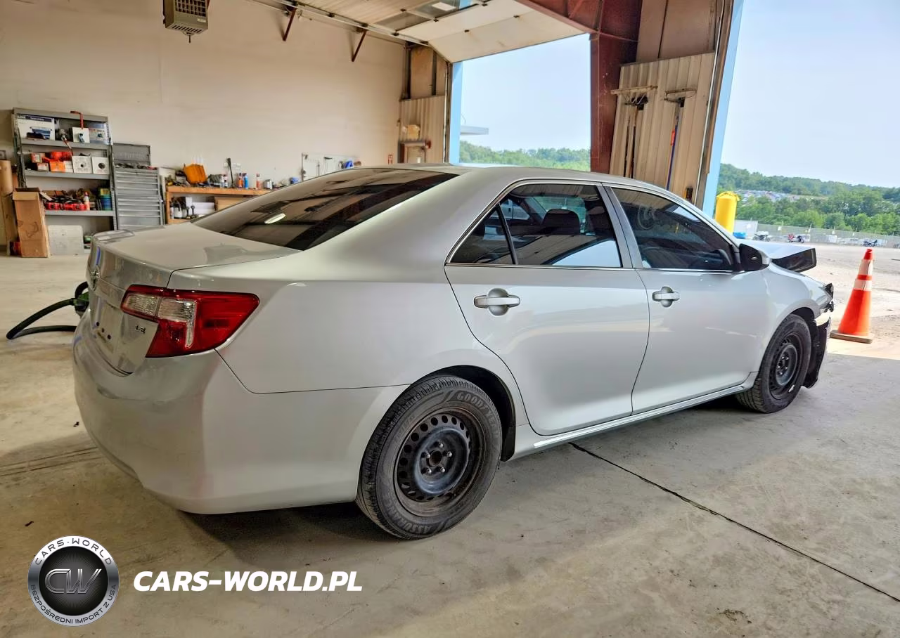 2014 Toyota Camry Le VIN:4T4BF1FK4ER363358 - 3