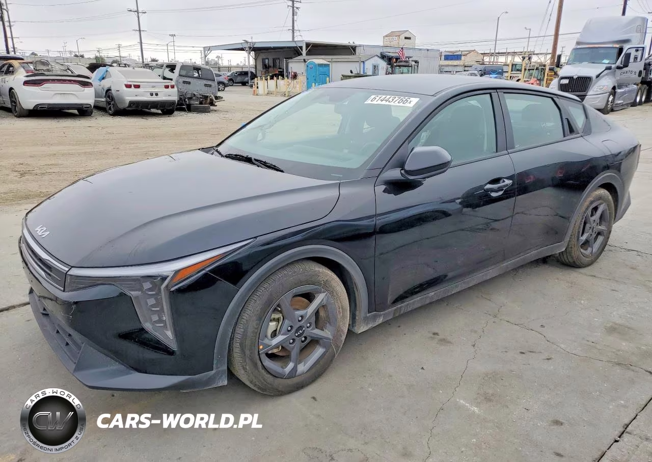 2025 Kia K4 Lxs – zdjęcie 1 z 12
