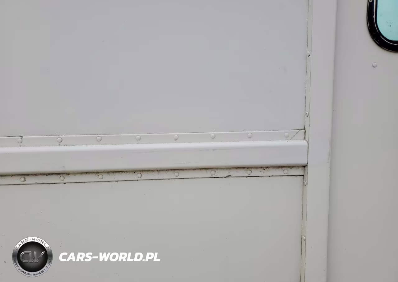 2004 Freightliner Mt45 Chassis Delivery Truck VIN:4UZAANCP54CM75814 - 11