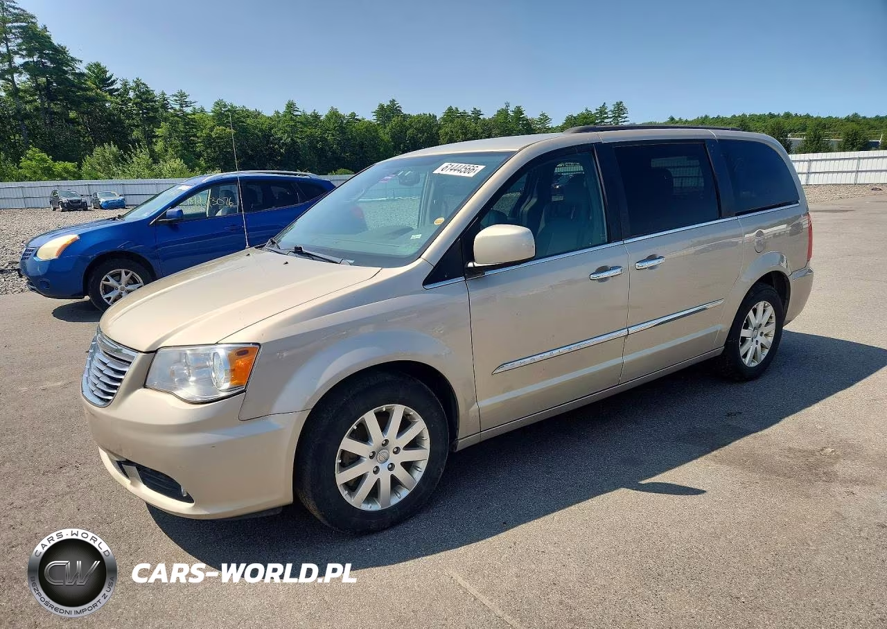 2016 Chrysler Town & Country Touring – zdjęcie 1 z 13