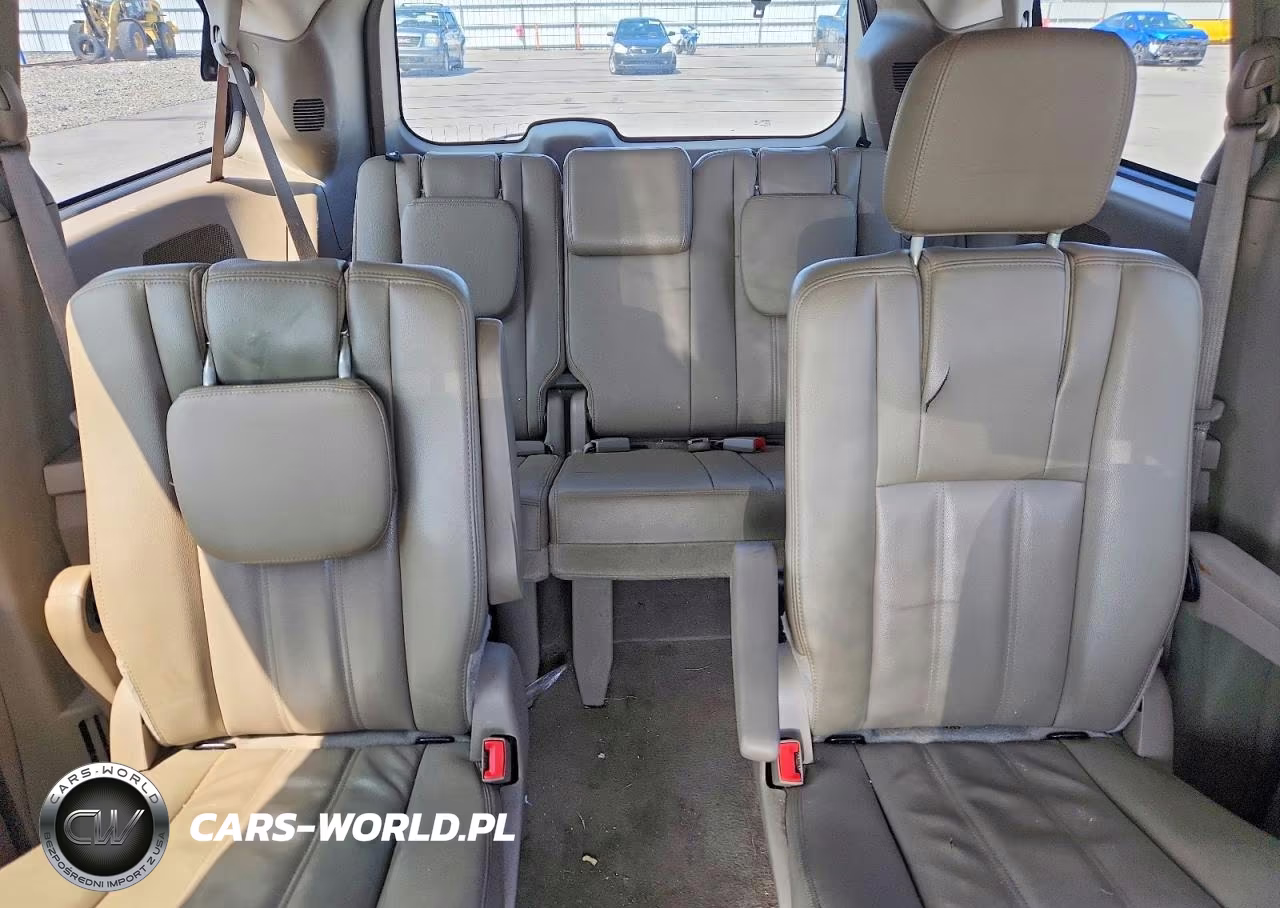 2016 Chrysler Town & Country Touring VIN:2C4RC1BGXGR112769 - 10