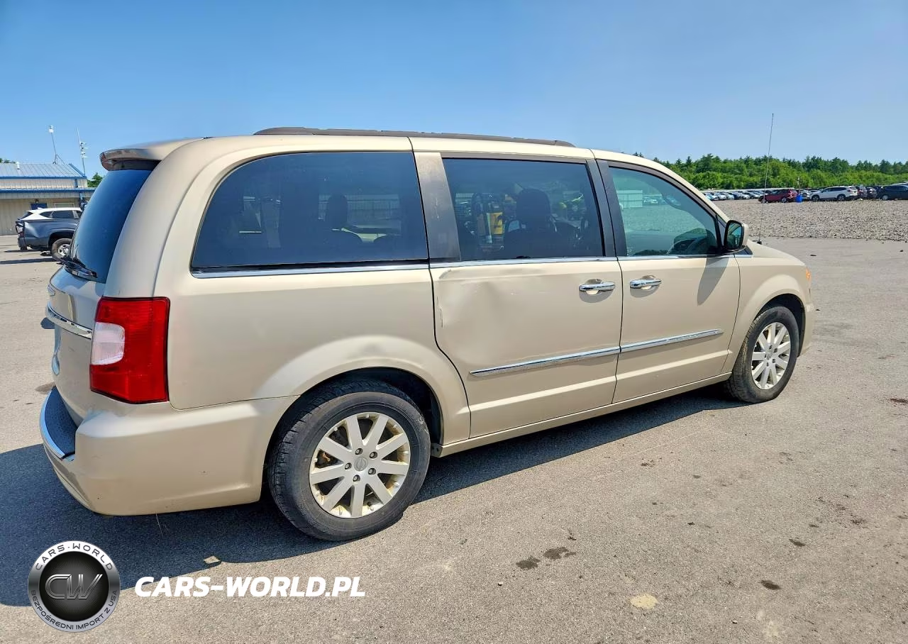 2016 Chrysler Town & Country Touring VIN:2C4RC1BGXGR112769 - 3