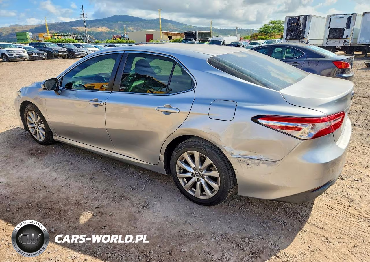 2018 Toyota Camry L VIN:4T1B11HK8JU031083 - 2
