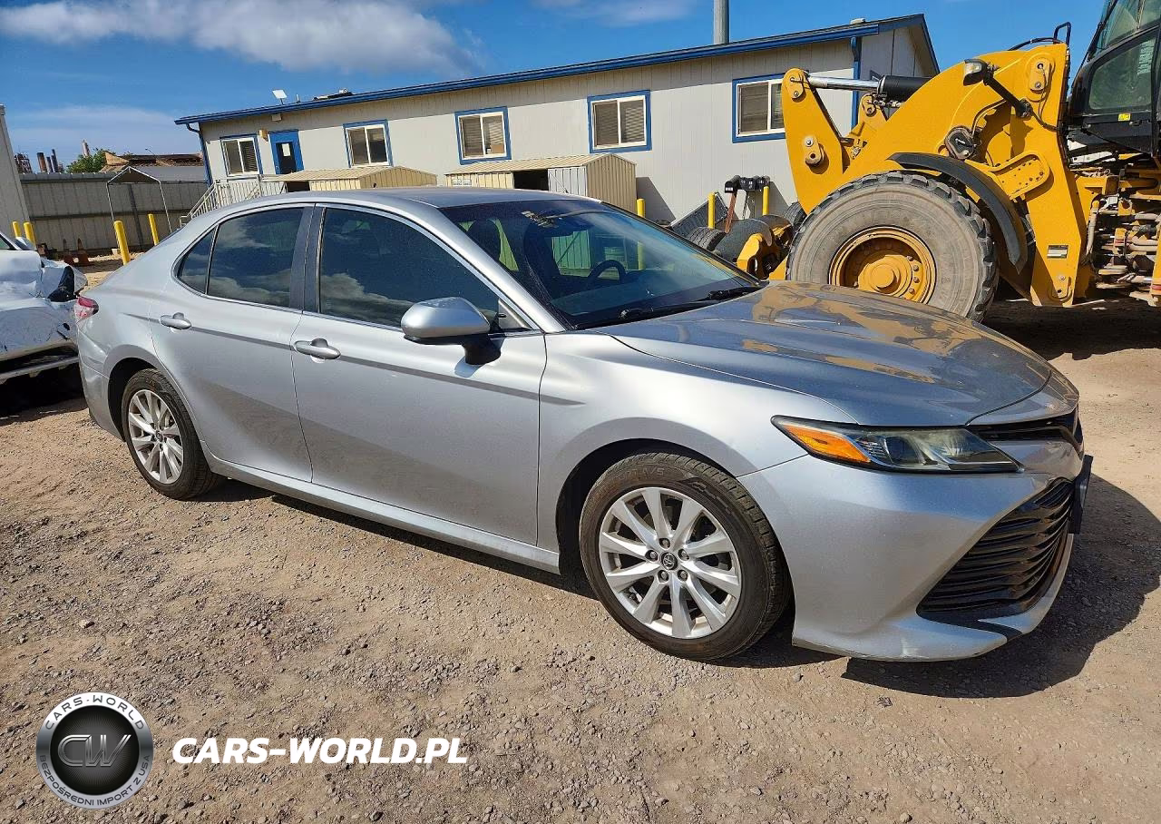 2018 Toyota Camry L VIN:4T1B11HK8JU031083 - 4