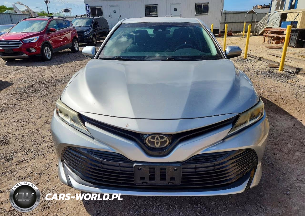 2018 Toyota Camry L VIN:4T1B11HK8JU031083 - 5