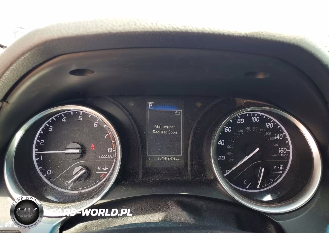 2018 Toyota Camry L VIN:4T1B11HK8JU031083 - 9