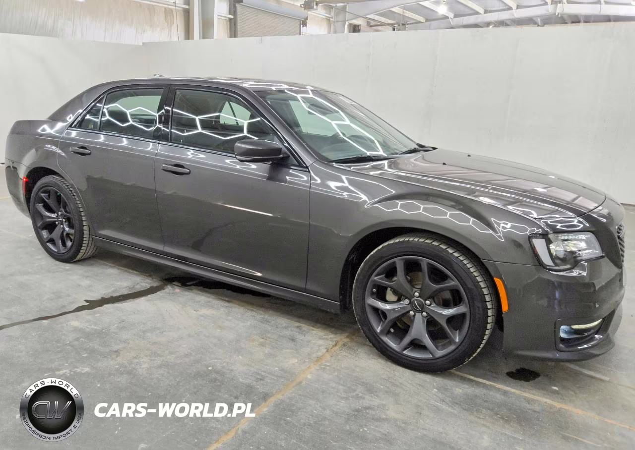 2022 Chrysler 300 Touring L VIN:2C3CCADG7NH245421 - 4