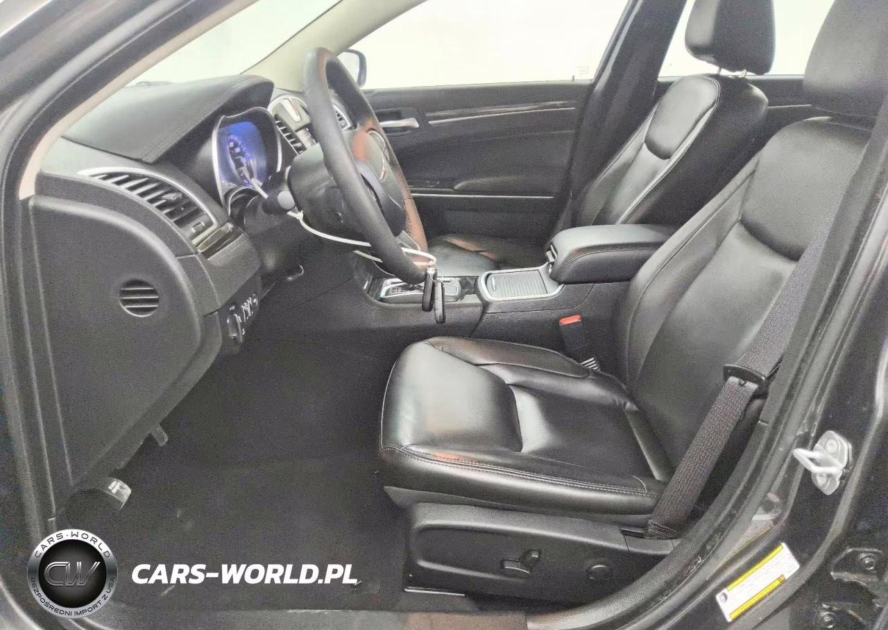 2022 Chrysler 300 Touring L VIN:2C3CCADG7NH245421 - 7