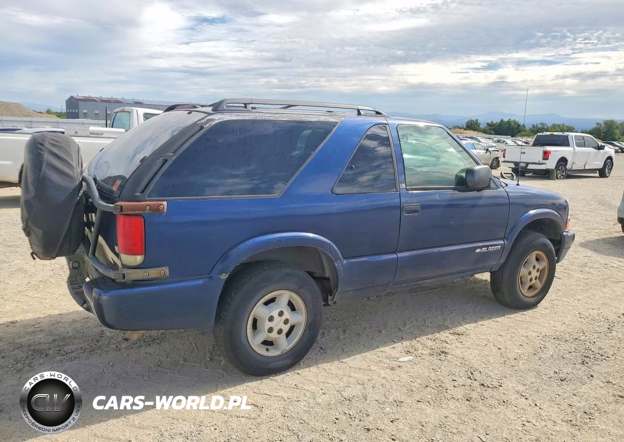 2000 Chevrolet Blazer VIN:1GNCT18W3YK298151 - 3