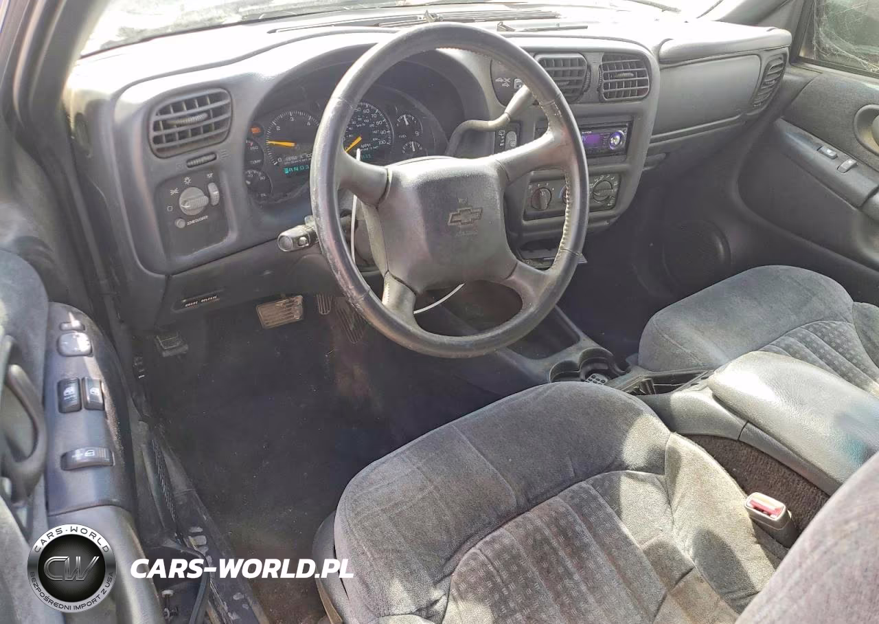 2000 Chevrolet Blazer VIN:1GNCT18W3YK298151 - 8