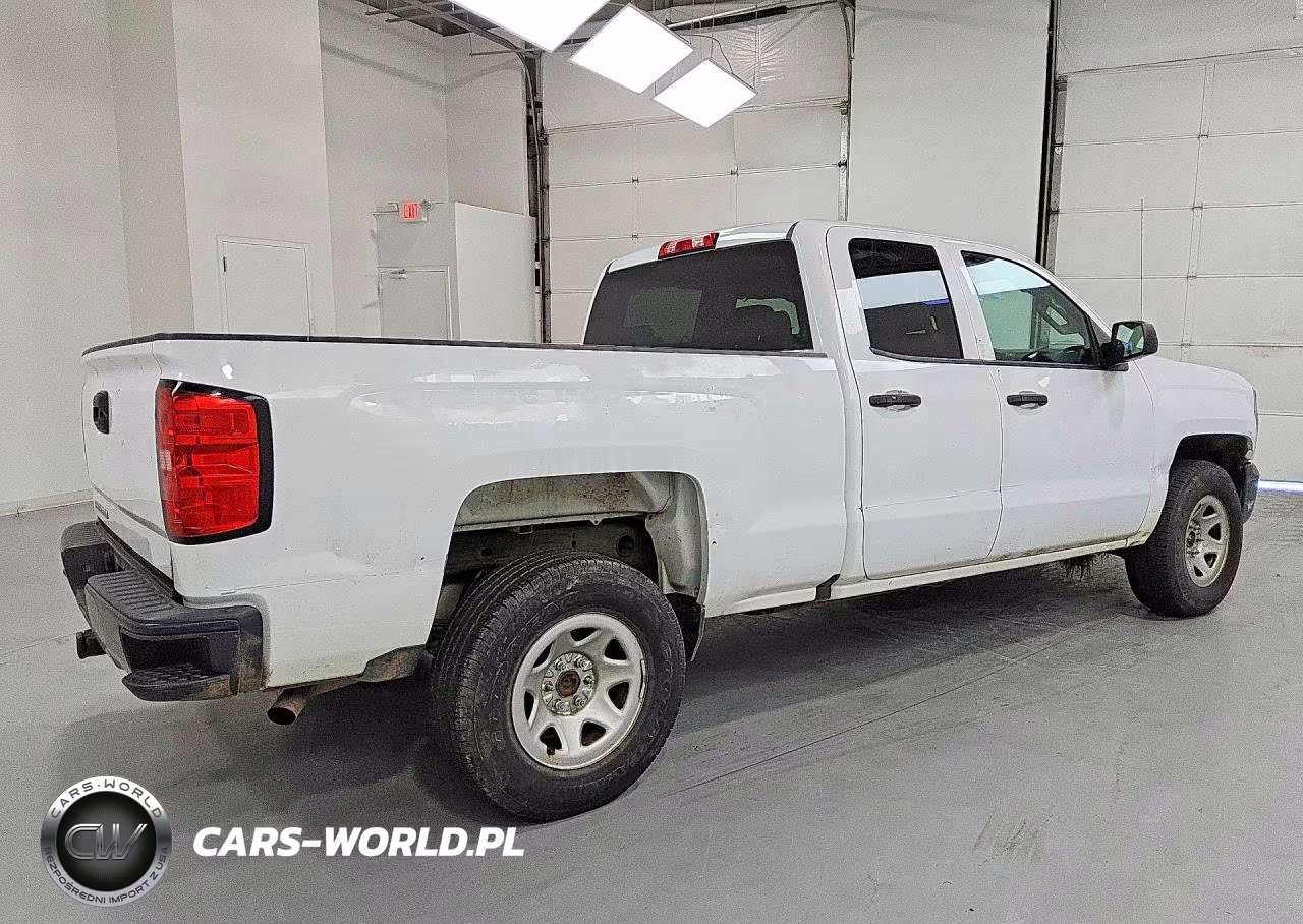 2018 Chevrolet Silverado K1500 VIN:1GCVKNEH8JZ358990 - 3