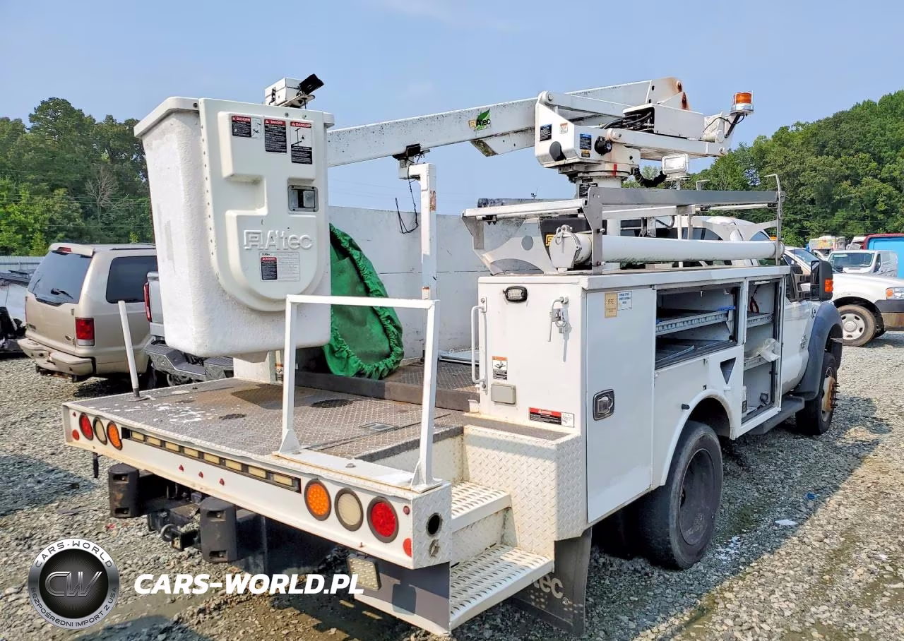 2015 Ford F450 Super Duty Bucket Truck VIN:1FDUF4GT2FEC59359 - 3
