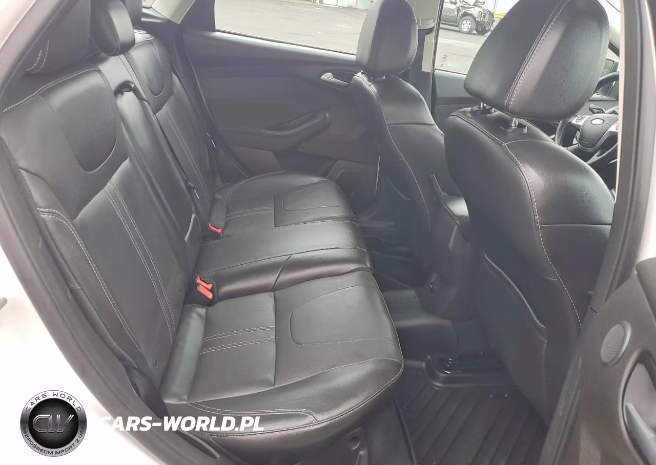 2014 Ford Focus Titanium VIN:1FADP3N22EL111816 - 10