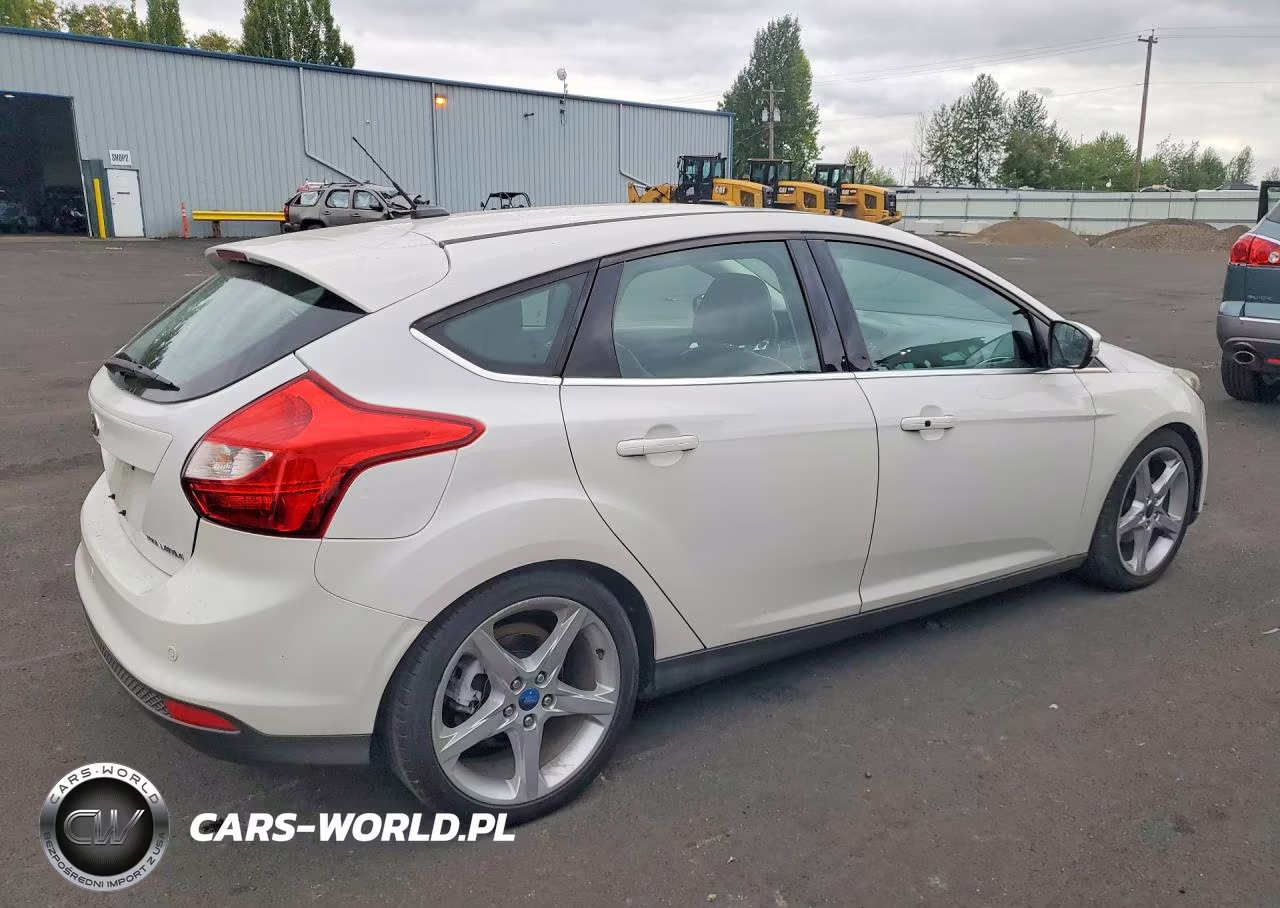 2014 Ford Focus Titanium VIN:1FADP3N22EL111816 - 3