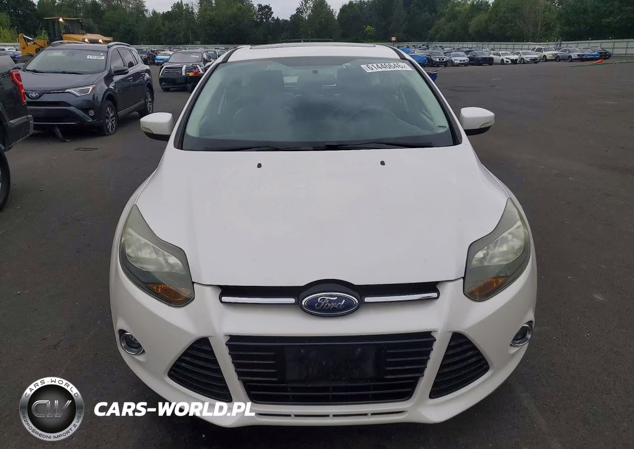 2014 Ford Focus Titanium VIN:1FADP3N22EL111816 - 5