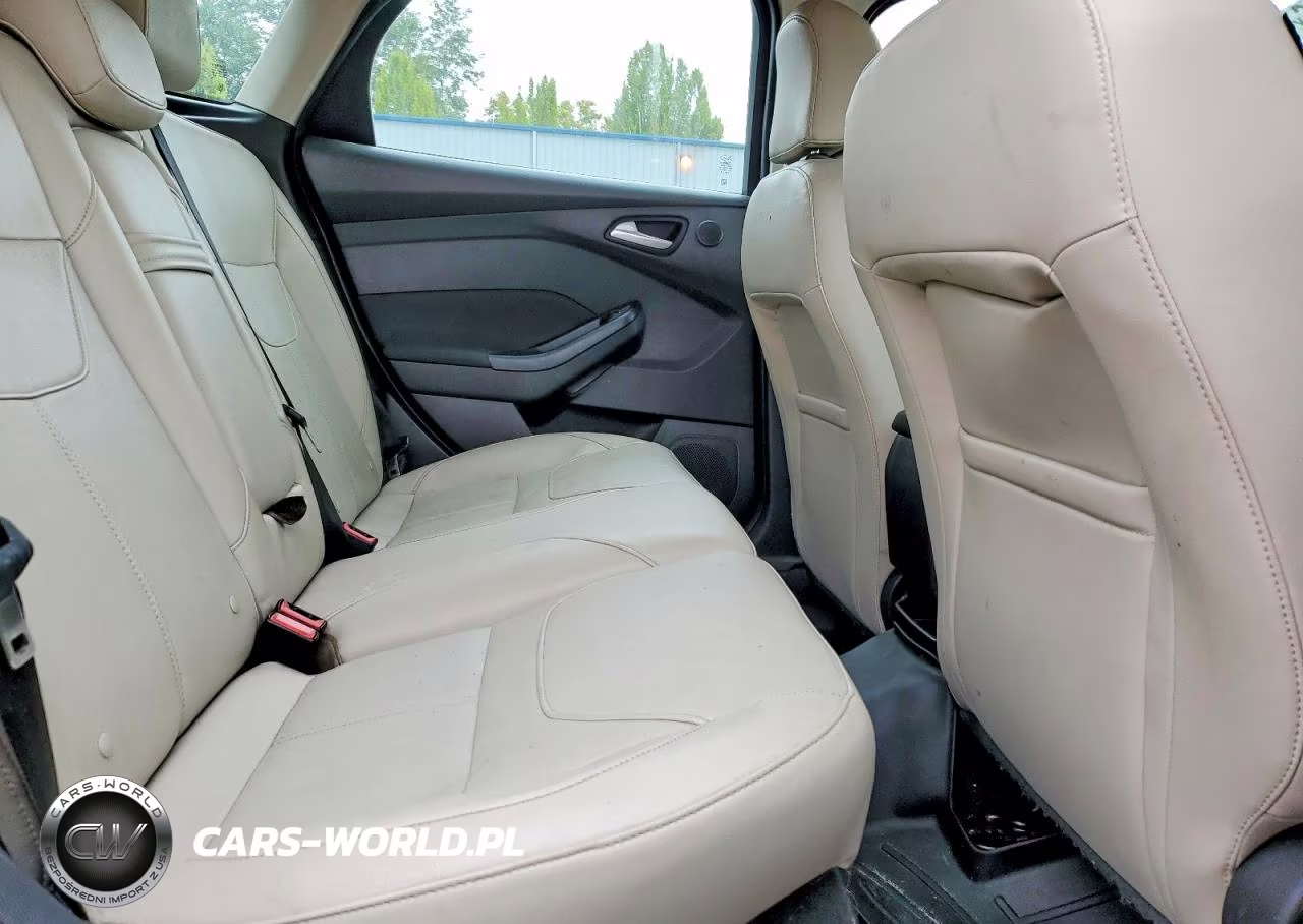 2015 Ford Focus Titanium VIN:1FADP3N22FL222111 - 10