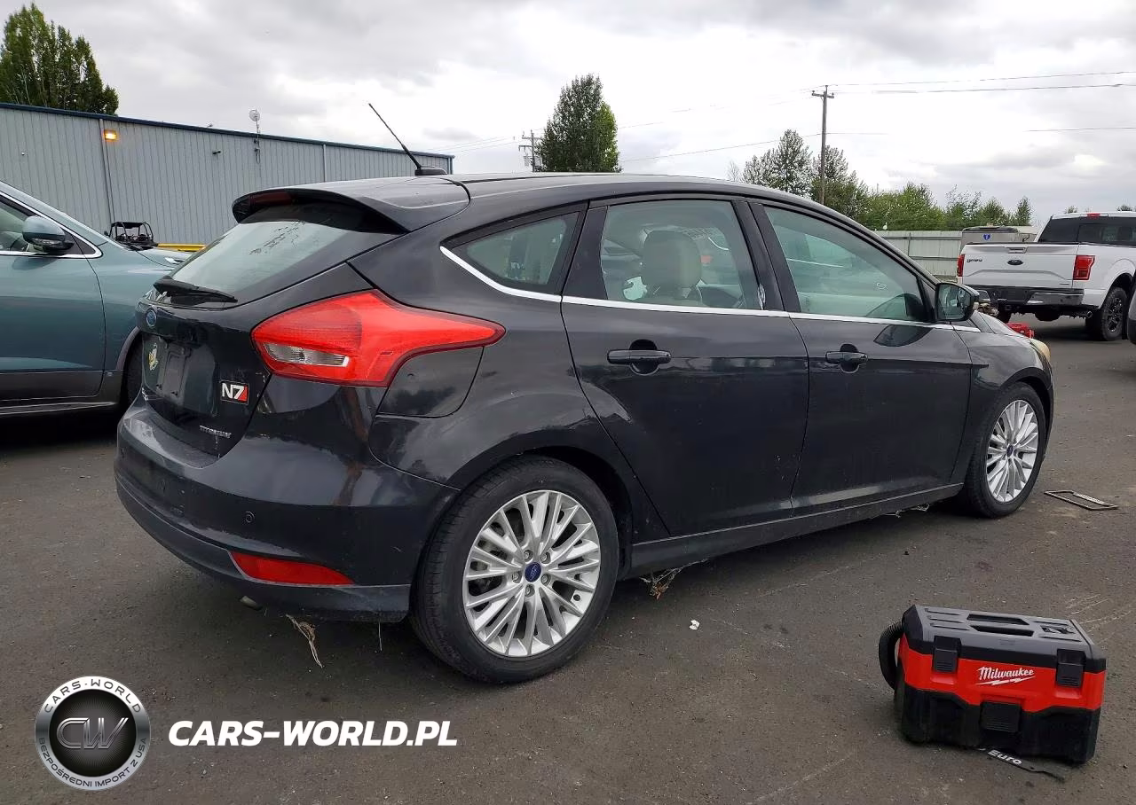 2015 Ford Focus Titanium VIN:1FADP3N22FL222111 - 3