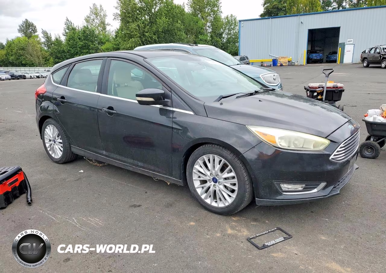 2015 Ford Focus Titanium VIN:1FADP3N22FL222111 - 4