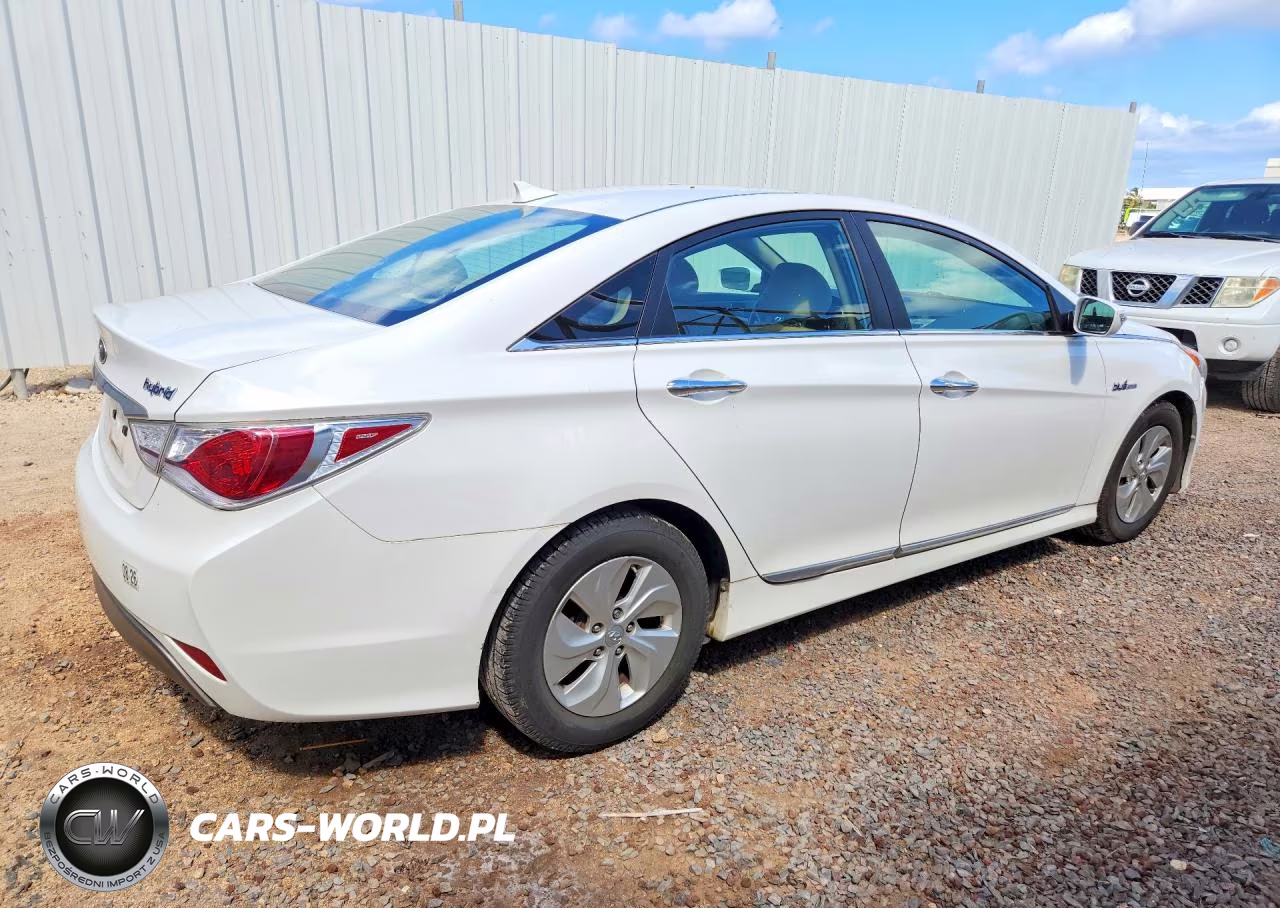 2014 Hyundai Sonata Hybrid VIN:KMHEC4A43EA114531 - 3