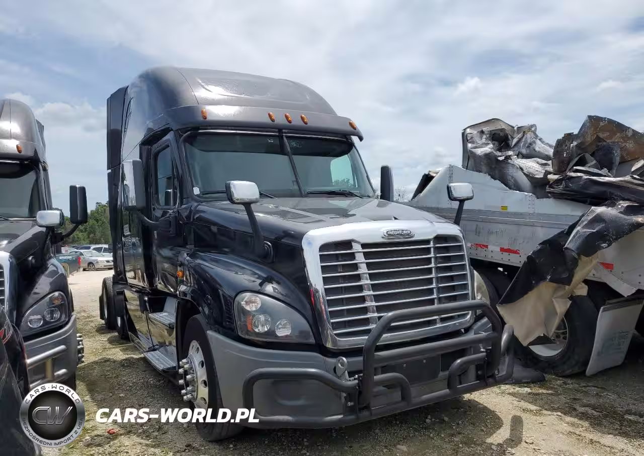 2015 FREIGHTLINER CASCADIA 1