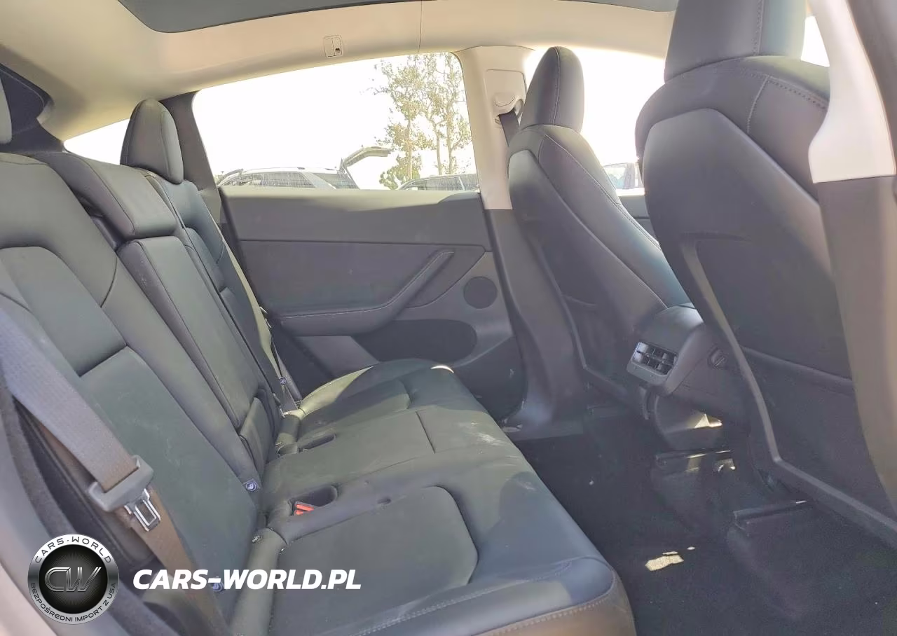 2025 Tesla Model Y VIN:7SAYGDED1SF311932 - 11
