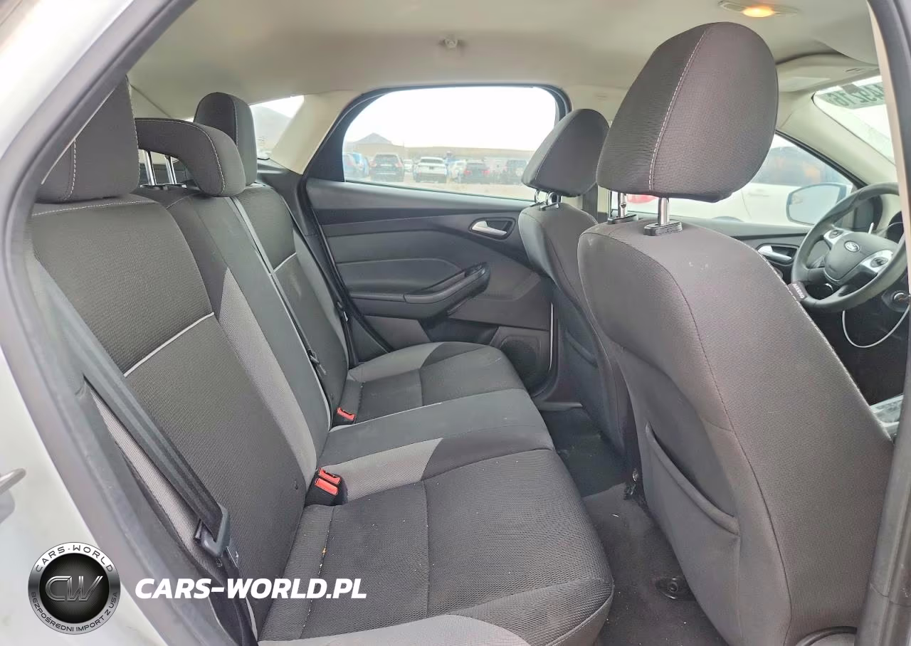 2014 Ford Focus Se VIN:1FADP3K29EL326677 - 10