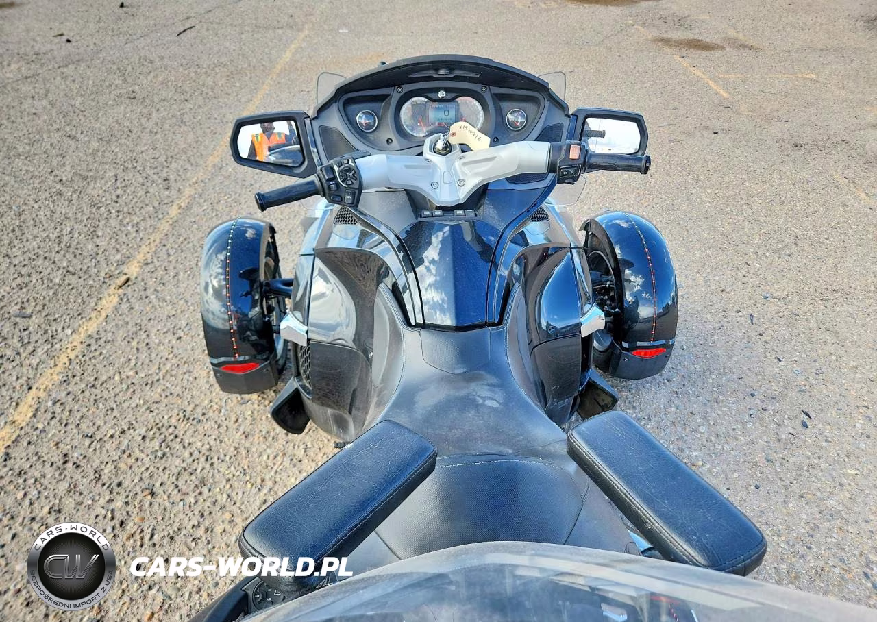 2010 Can-Am Spyder Roadster Rt VIN:2BXJBLC1XAV000560 - 4