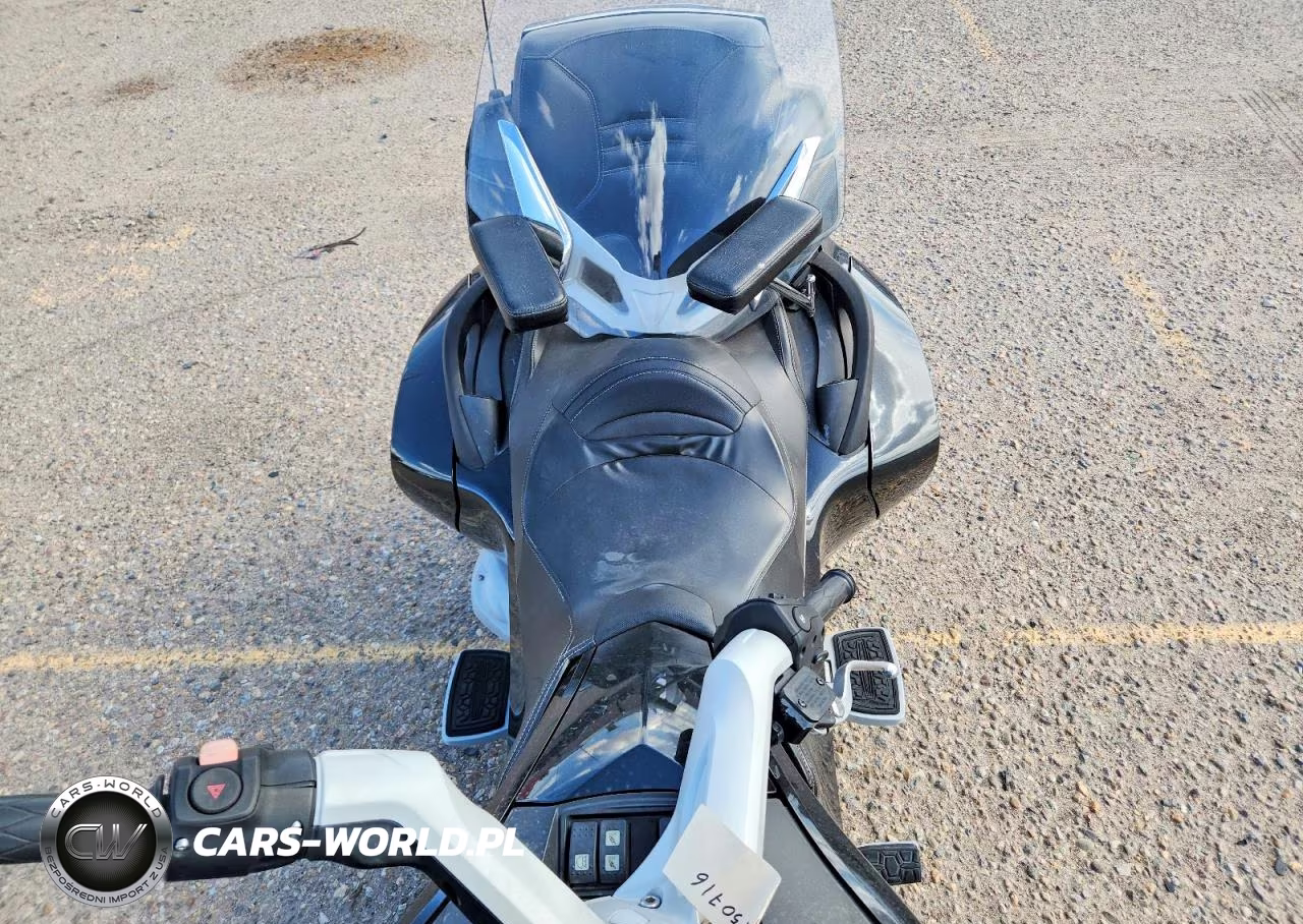 2010 Can-Am Spyder Roadster Rt VIN:2BXJBLC1XAV000560 - 5